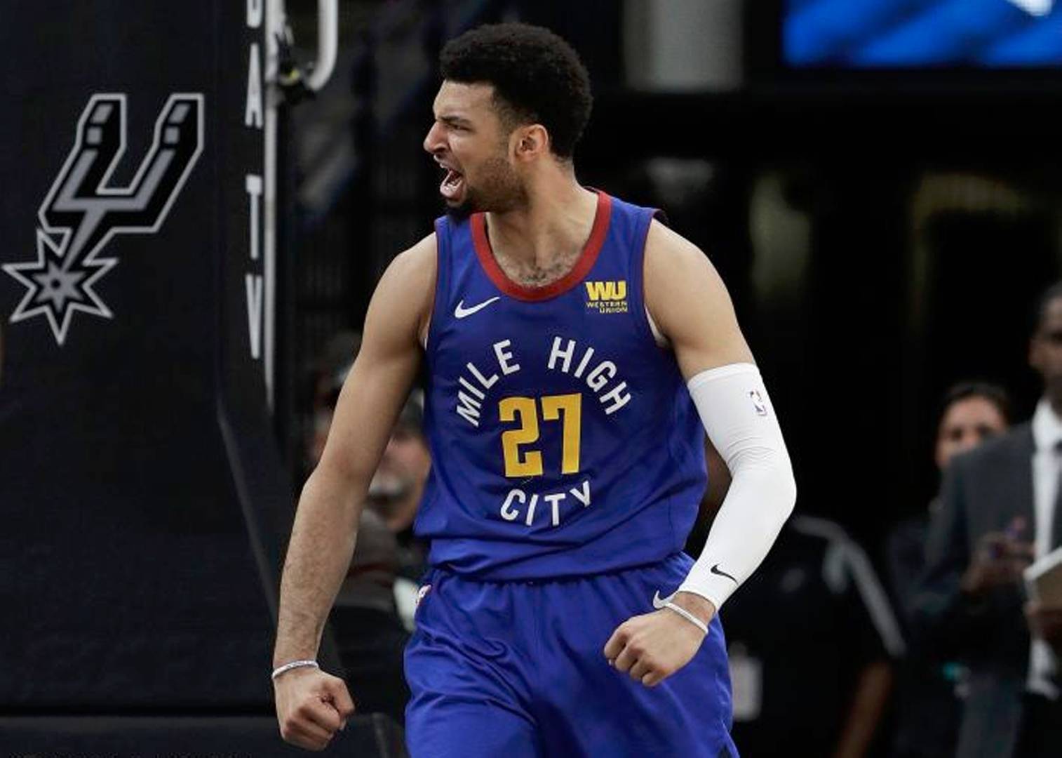 穆雷在快船比赛中势不可挡，高光表现引发热议！(nba穆雷26秒视频)